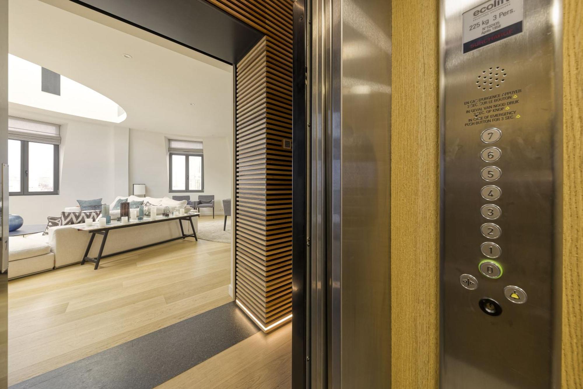 Triplex Penthouse In The City Center Brussel Bagian luar foto